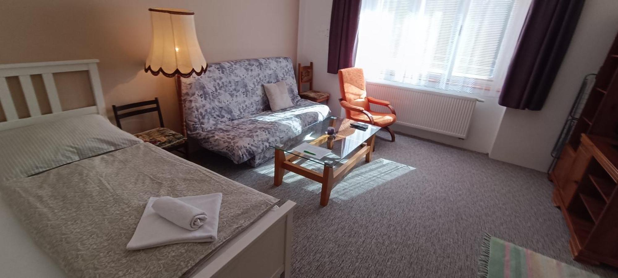 Apartman Horni Slavkov Hodinarstvi Exteriör bild